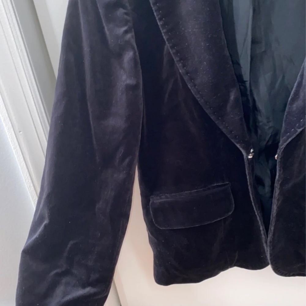 Blazer - Picture 2 of 4